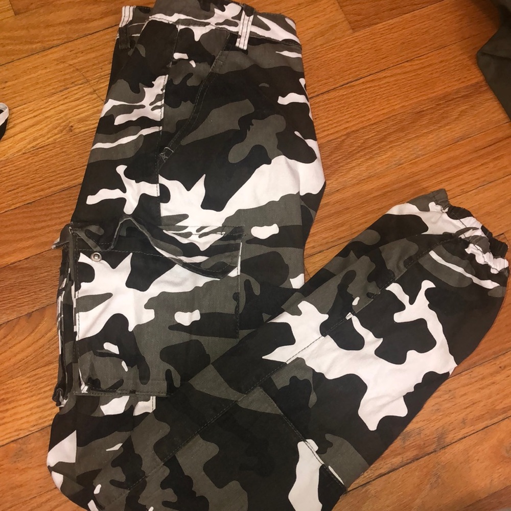 Camo cargo pants/joggers